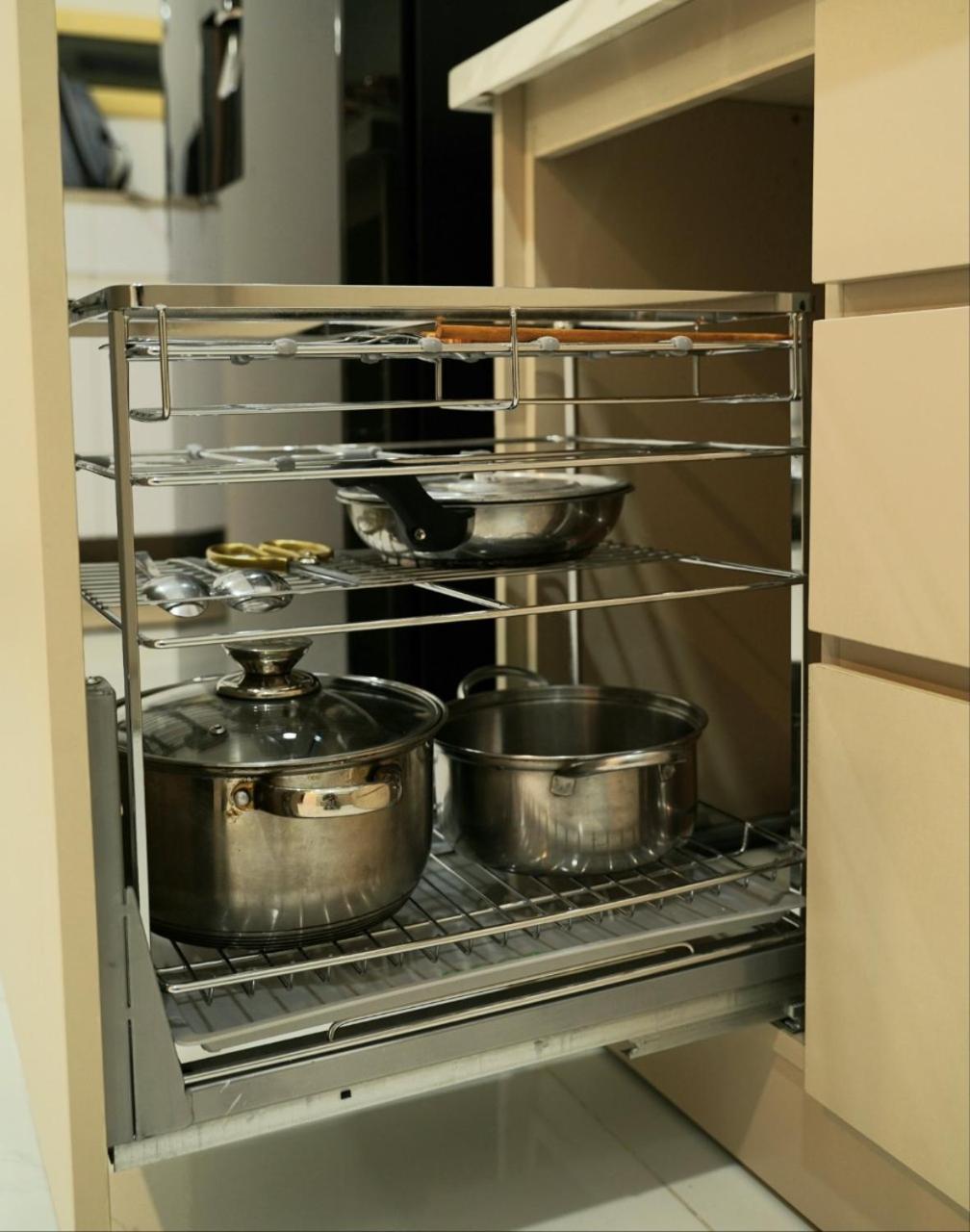 Apartment The Has 2 Bedrooms, 2 Bathrooms, 1 Kitchen, 1 Living Room, 1 Laundry Room, 1 Balcony, 1 Swimming Pool - District 7 *
