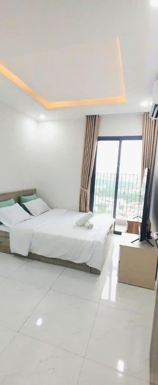 Apartment The Has 2 Bedrooms, 2 Bathrooms, 1 Kitchen, 1 Living Room, 1 Laundry Room, 1 Balcony, 1 Swimming Pool - District 7 Ho Chi Minh City